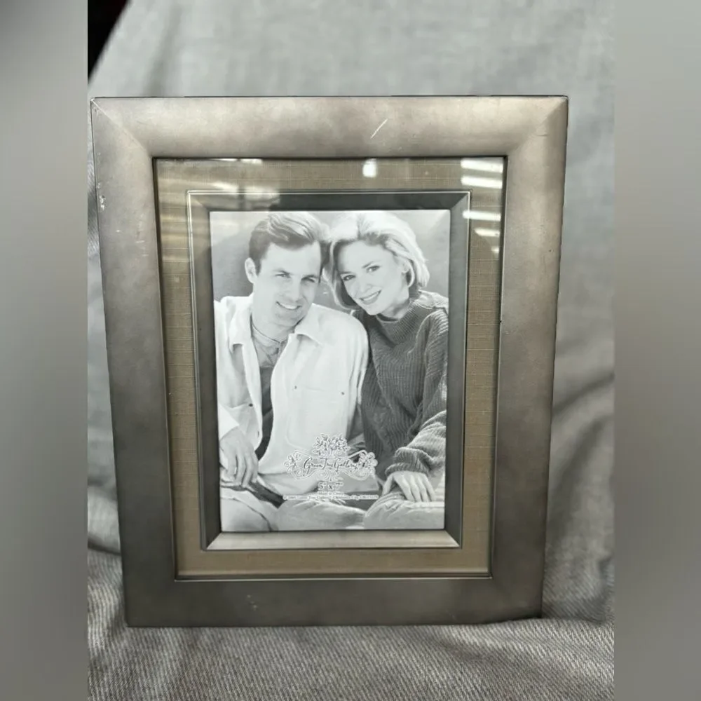 5 x 7 Gunmetal Black photo Frame Table Easel or Wall Hanging Display EPC